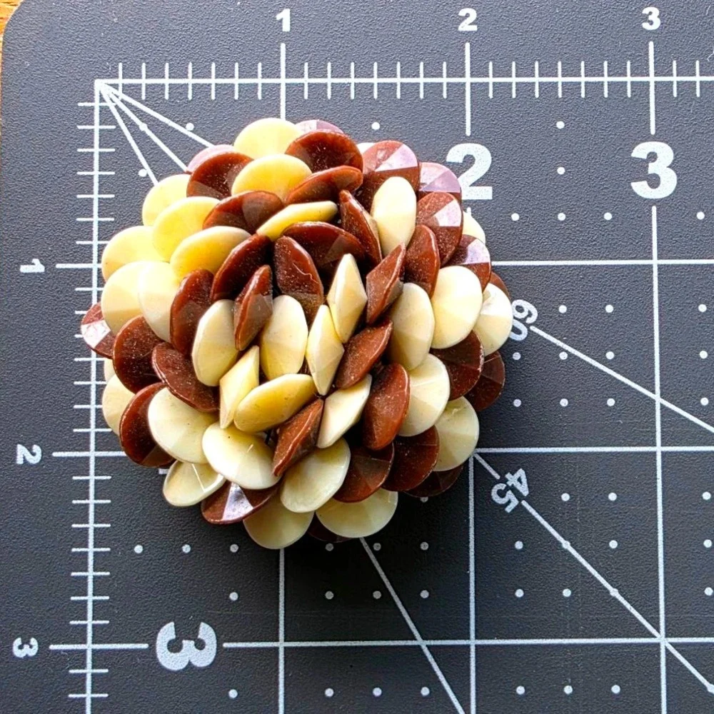 Vintage Brown Cream Mod‎ Flower Brooch Pin Circle Floral Costume Jewelry 3D